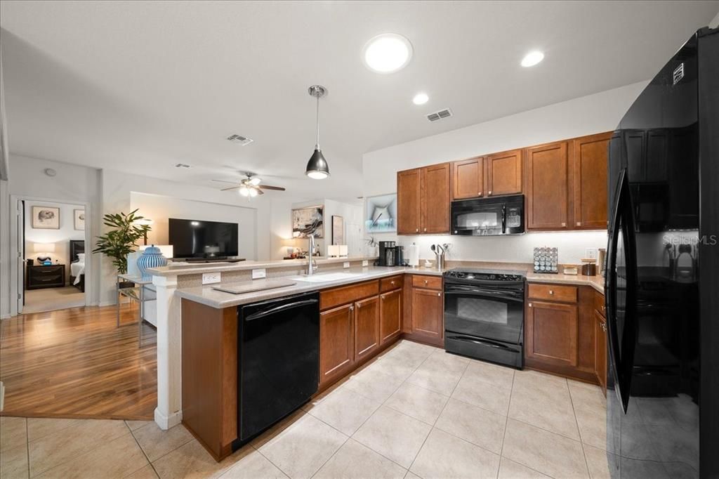 For Sale: $300,000 (2 beds, 2 baths, 1596 Square Feet)