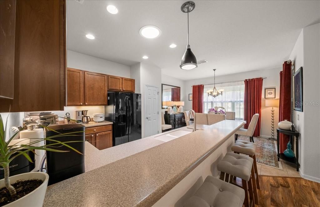 For Sale: $300,000 (2 beds, 2 baths, 1596 Square Feet)