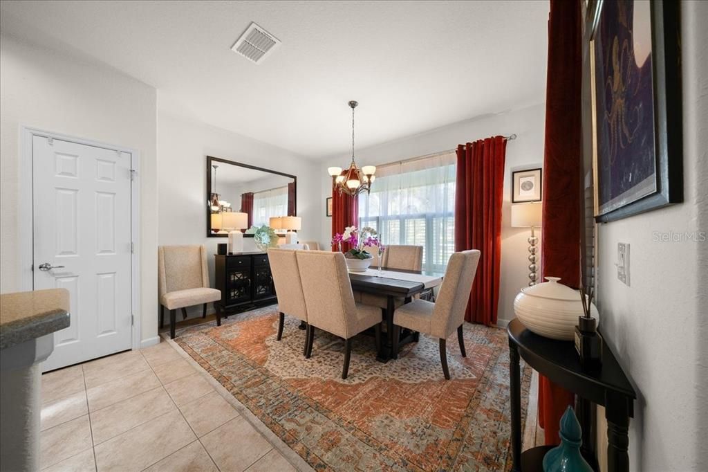 For Sale: $300,000 (2 beds, 2 baths, 1596 Square Feet)