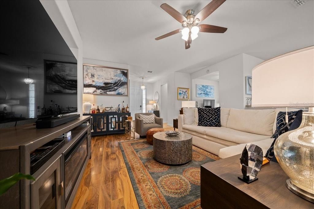 For Sale: $300,000 (2 beds, 2 baths, 1596 Square Feet)