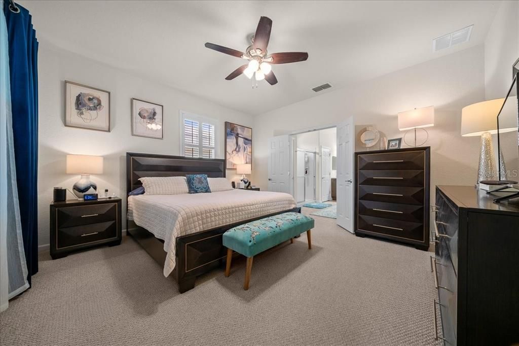 For Sale: $300,000 (2 beds, 2 baths, 1596 Square Feet)