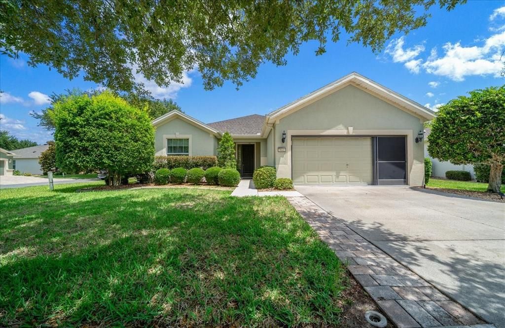 For Sale: $300,000 (2 beds, 2 baths, 1596 Square Feet)
