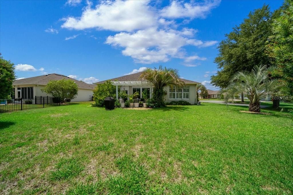 For Sale: $300,000 (2 beds, 2 baths, 1596 Square Feet)