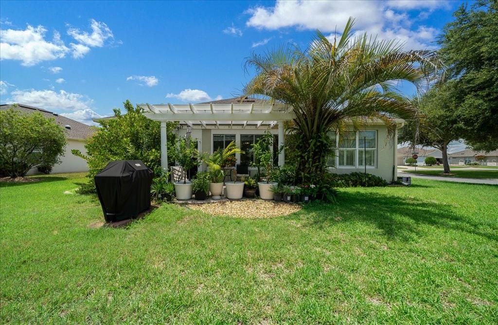For Sale: $300,000 (2 beds, 2 baths, 1596 Square Feet)