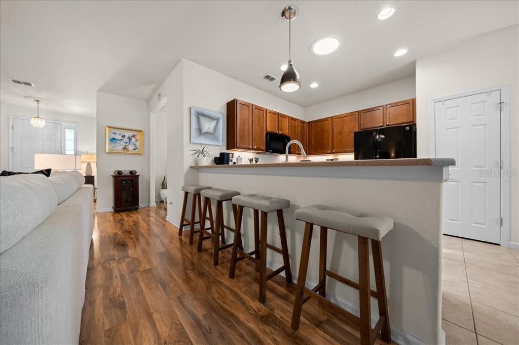For Sale: $300,000 (2 beds, 2 baths, 1596 Square Feet)
