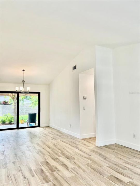 В аренду: $2,450 (3 спален, 2 ванн, 1132 Квадратных фут)