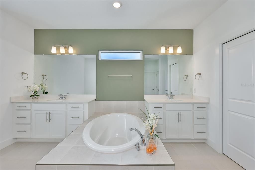 For Sale: $849,000 (4 beds, 4 baths, 4288 Square Feet)