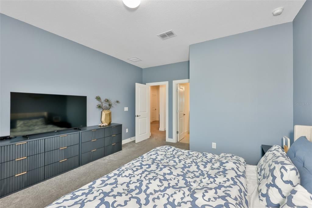 For Sale: $849,000 (4 beds, 4 baths, 4288 Square Feet)
