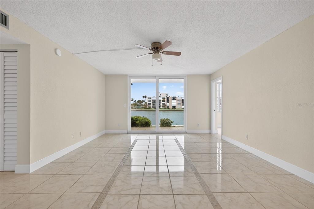 For Rent: $2,000 (2 beds, 2 baths, 1115 Square Feet)