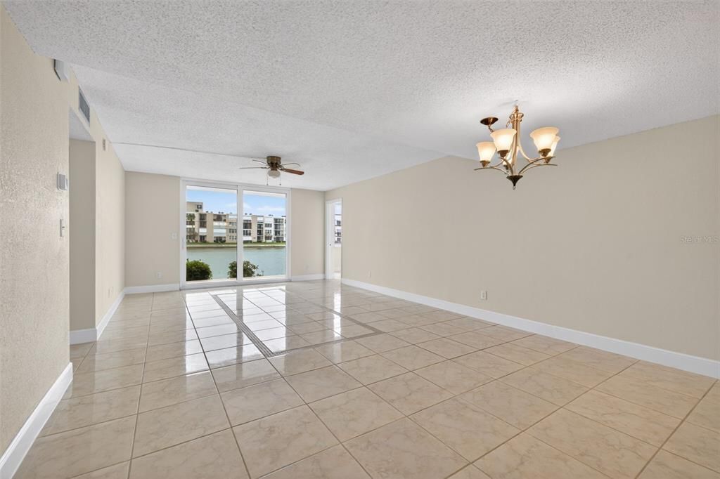 For Rent: $2,000 (2 beds, 2 baths, 1115 Square Feet)