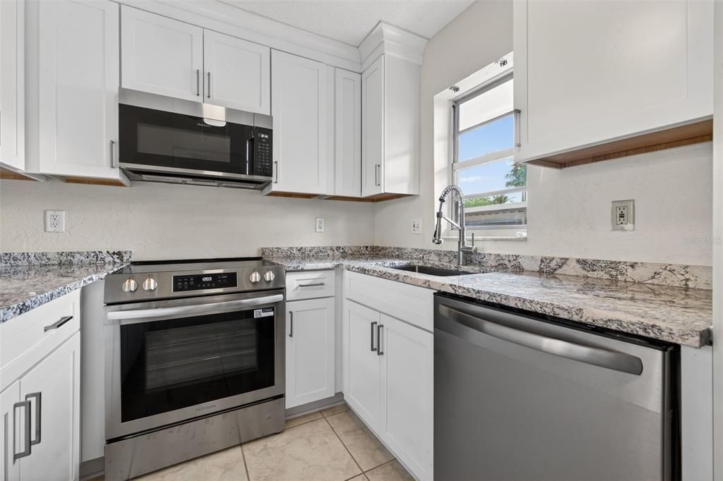 For Rent: $2,000 (2 beds, 2 baths, 1115 Square Feet)