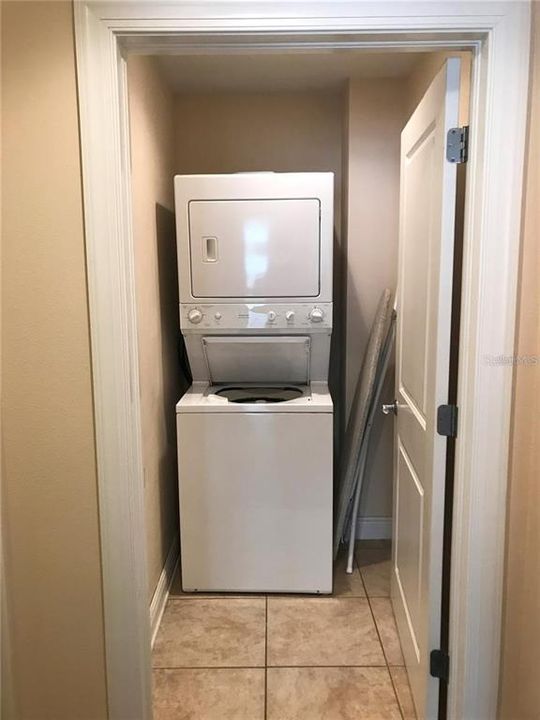 For Rent: $2,000 (1 beds, 2 baths, 1180 Square Feet)