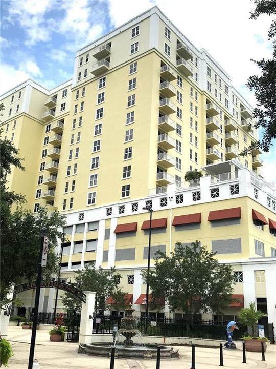 For Rent: $2,000 (1 beds, 2 baths, 1180 Square Feet)