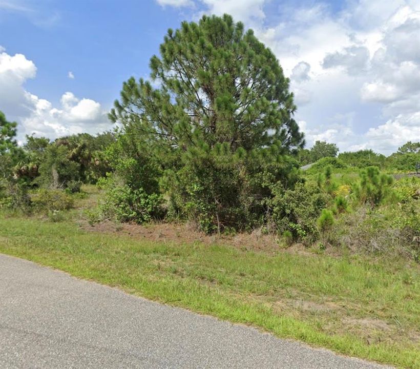 На продажу: $16,500 (0.25 acres)