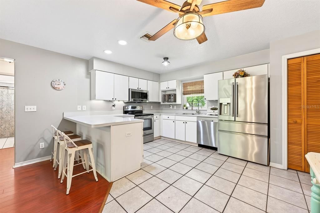 Active With Contract: $430,000 (3 beds, 2 baths, 1245 Square Feet)