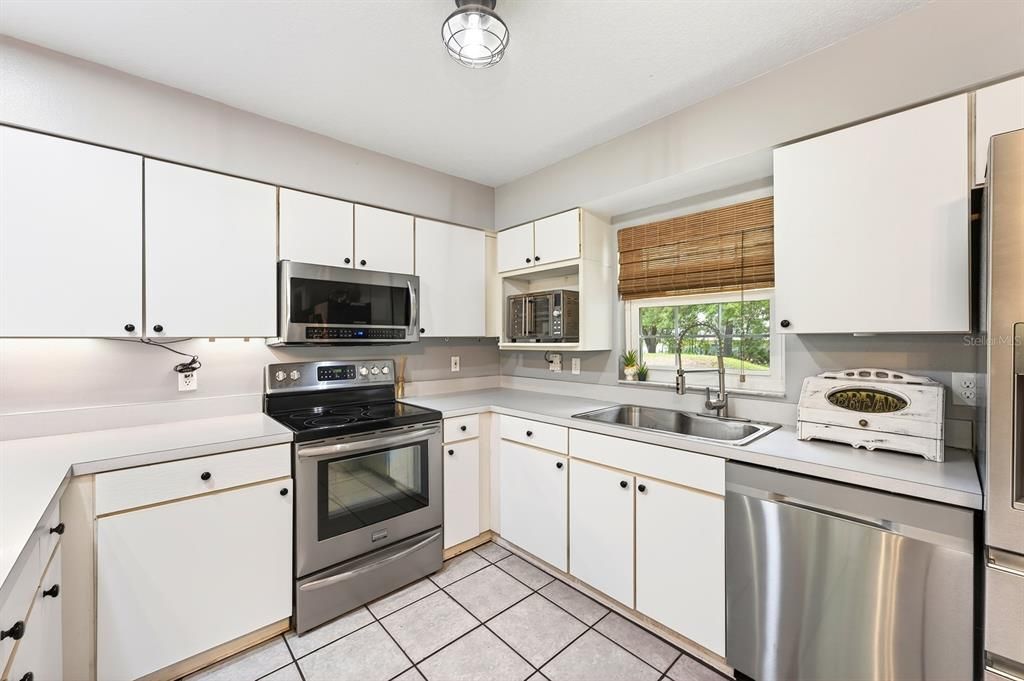 Active With Contract: $430,000 (3 beds, 2 baths, 1245 Square Feet)