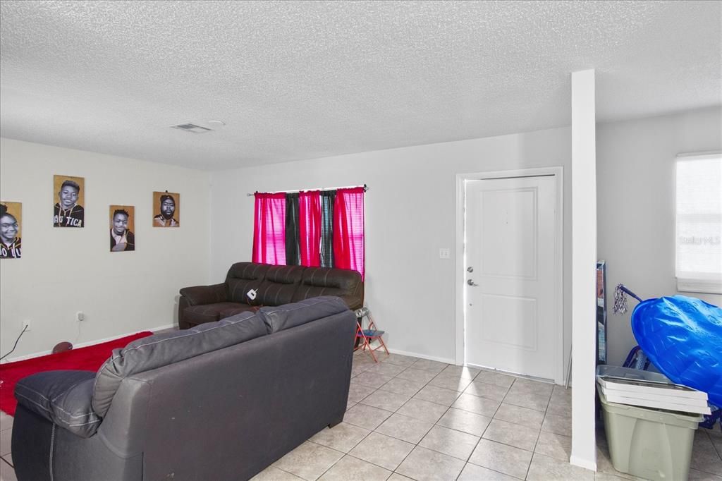 For Sale: $429,900 (6 beds, 2 baths, 2132 Square Feet)