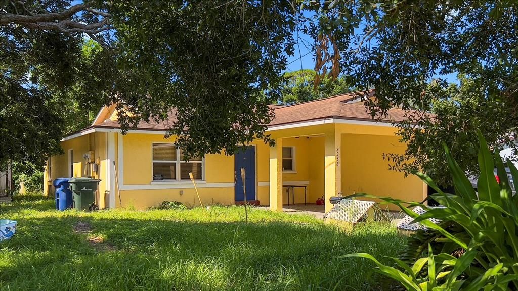 For Sale: $429,900 (6 beds, 2 baths, 2132 Square Feet)