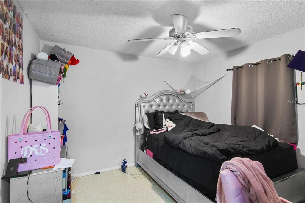 For Sale: $429,900 (6 beds, 2 baths, 2132 Square Feet)