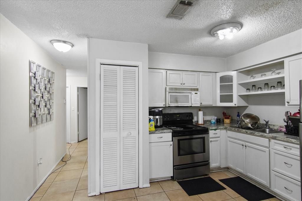 For Sale: $429,900 (6 beds, 2 baths, 2132 Square Feet)