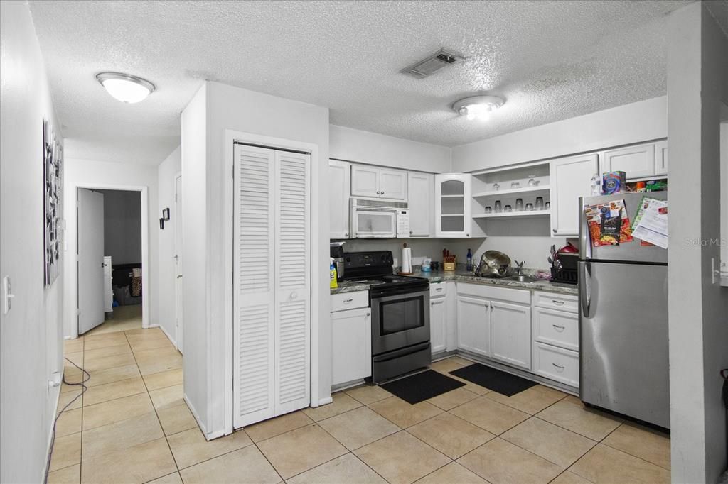 For Sale: $429,900 (6 beds, 2 baths, 2132 Square Feet)