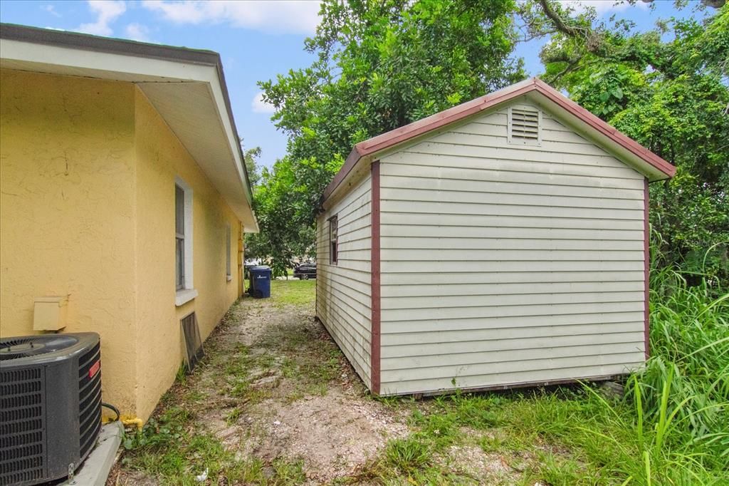 For Sale: $429,900 (6 beds, 2 baths, 2132 Square Feet)