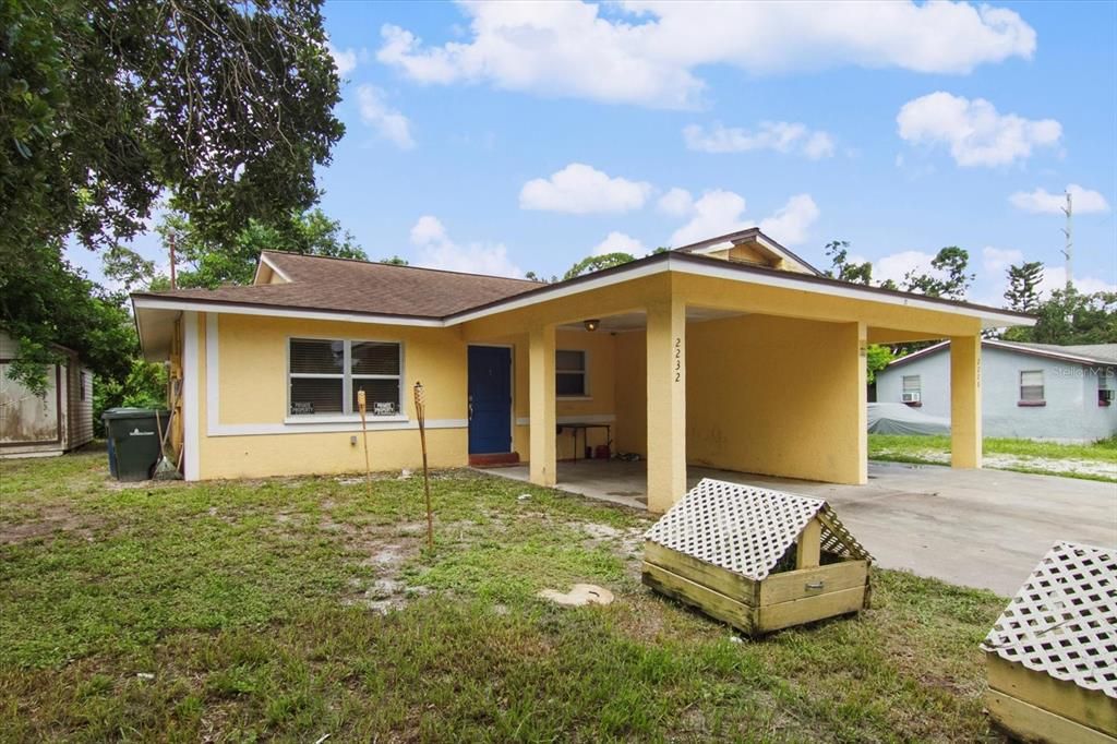 For Sale: $429,900 (6 beds, 2 baths, 2132 Square Feet)