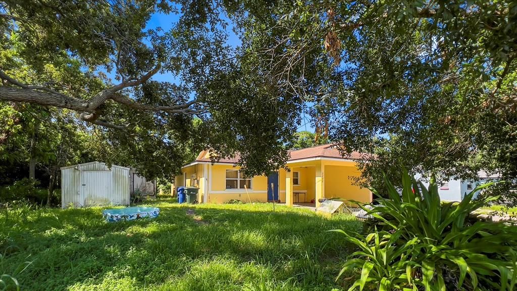 For Sale: $429,900 (6 beds, 2 baths, 2132 Square Feet)