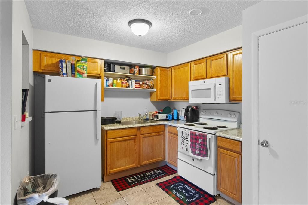 For Sale: $429,900 (6 beds, 2 baths, 2132 Square Feet)