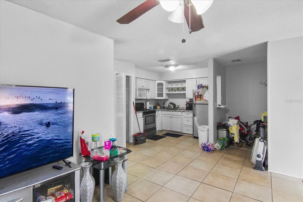 For Sale: $429,900 (6 beds, 2 baths, 2132 Square Feet)