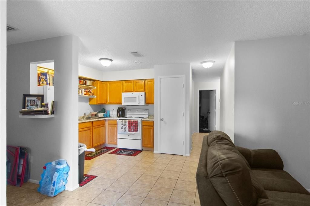 For Sale: $429,900 (6 beds, 2 baths, 2132 Square Feet)