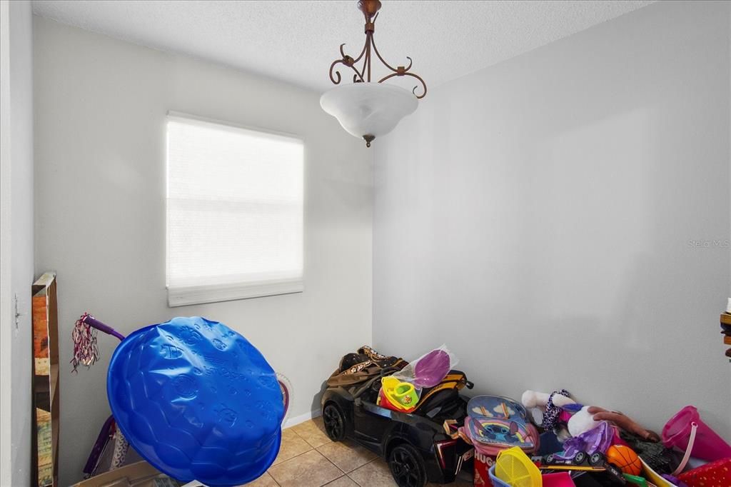 For Sale: $429,900 (6 beds, 2 baths, 2132 Square Feet)