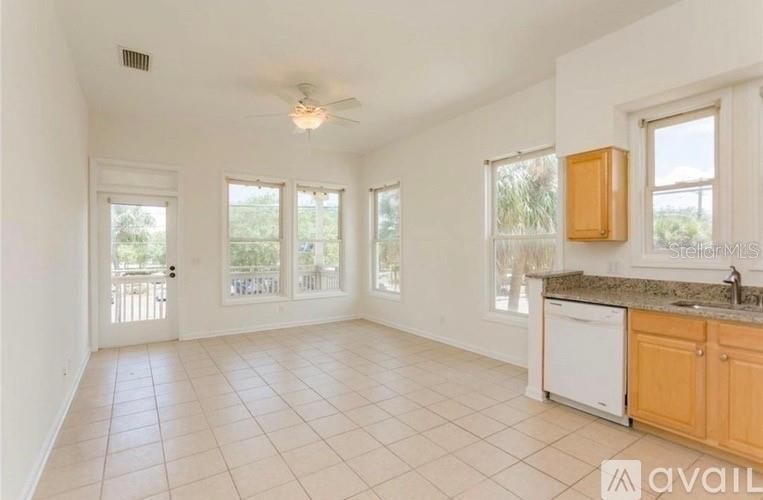 For Rent: $2,000 (2 beds, 2 baths, 1140 Square Feet)