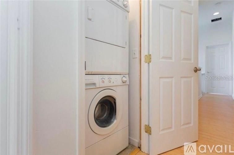 For Rent: $2,000 (2 beds, 2 baths, 1140 Square Feet)