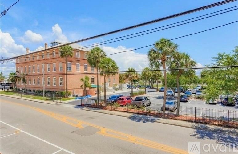 For Rent: $2,000 (2 beds, 2 baths, 1140 Square Feet)