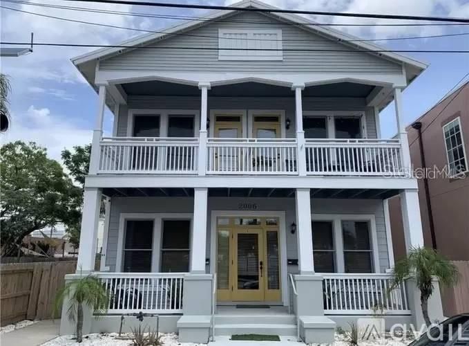 For Rent: $2,000 (2 beds, 2 baths, 1140 Square Feet)
