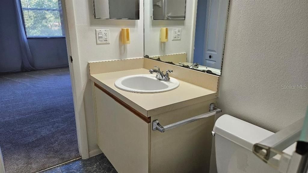 На продажу: $159,900 (2 спален, 2 ванн, 1100 Квадратных фут)