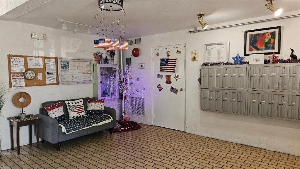 На продажу: $159,900 (2 спален, 2 ванн, 1100 Квадратных фут)
