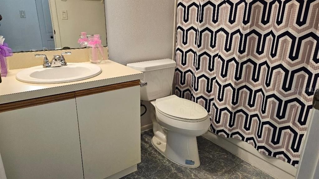 На продажу: $159,900 (2 спален, 2 ванн, 1100 Квадратных фут)
