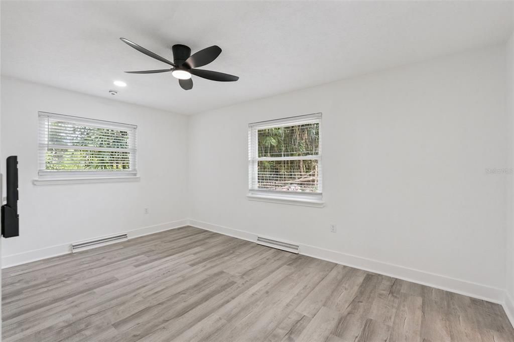 For Sale: $629,000 (3 beds, 2 baths, 1914 Square Feet)