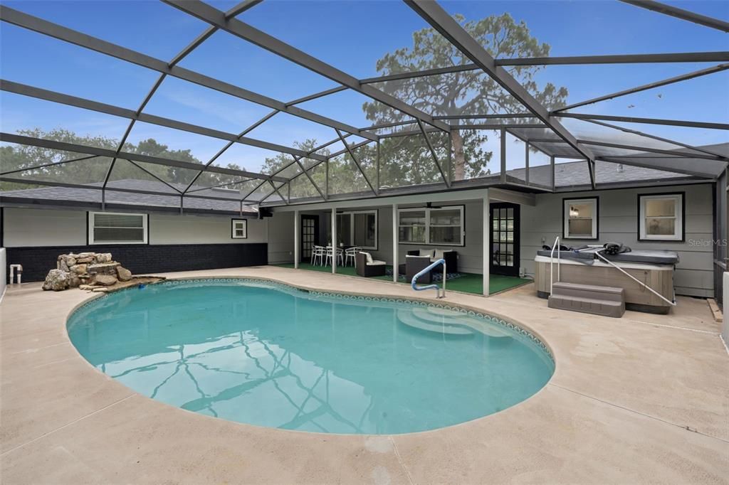 For Sale: $629,000 (3 beds, 2 baths, 1914 Square Feet)