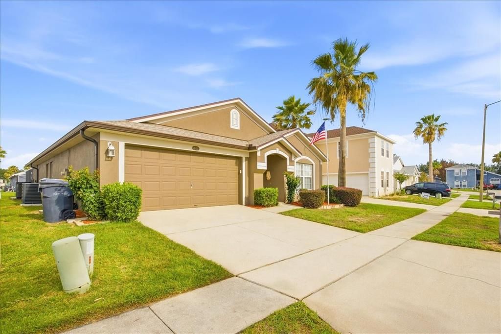For Sale: $405,000 (4 beds, 3 baths, 1929 Square Feet)