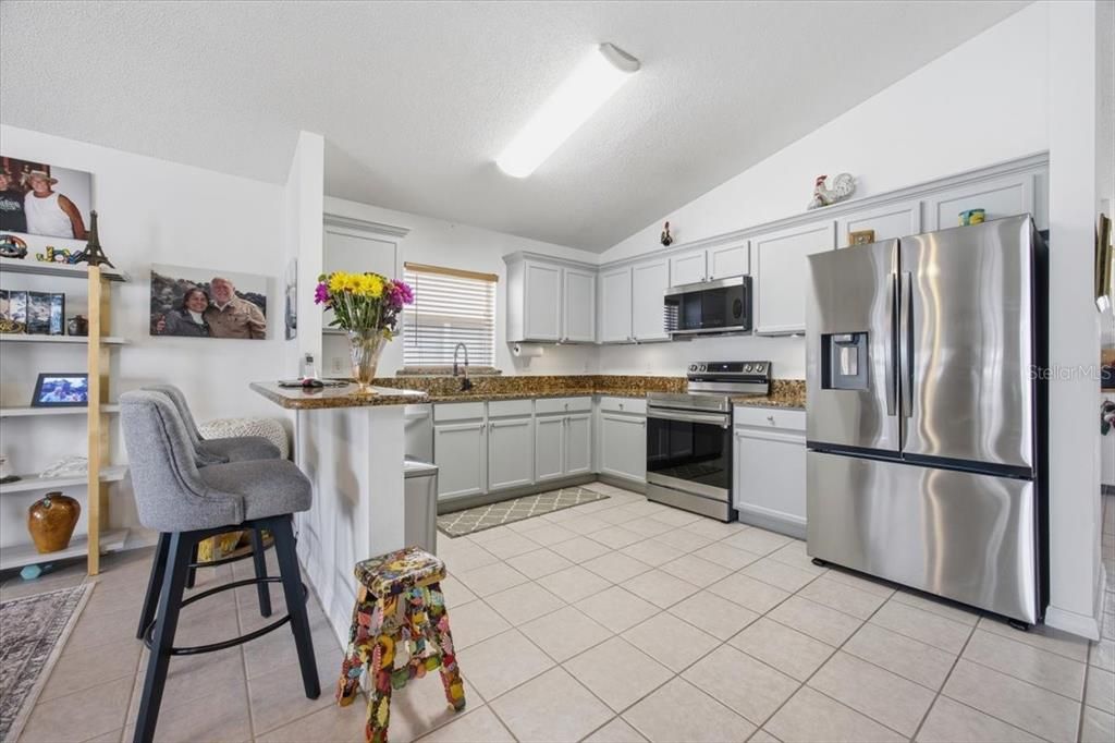 For Sale: $405,000 (4 beds, 3 baths, 1929 Square Feet)