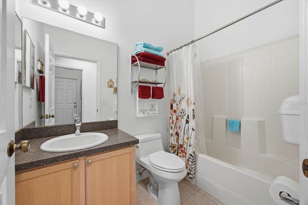 For Sale: $405,000 (4 beds, 3 baths, 1929 Square Feet)
