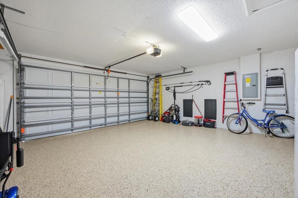 For Sale: $405,000 (4 beds, 3 baths, 1929 Square Feet)