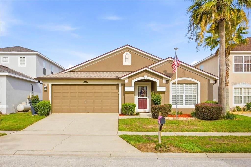 For Sale: $405,000 (4 beds, 3 baths, 1929 Square Feet)