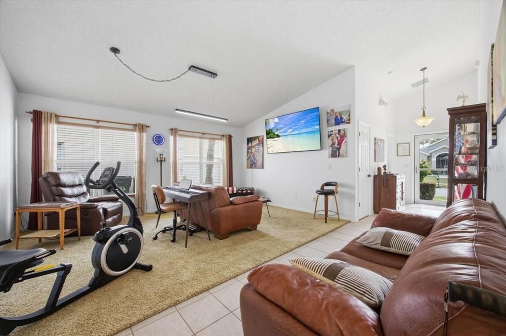For Sale: $405,000 (4 beds, 3 baths, 1929 Square Feet)