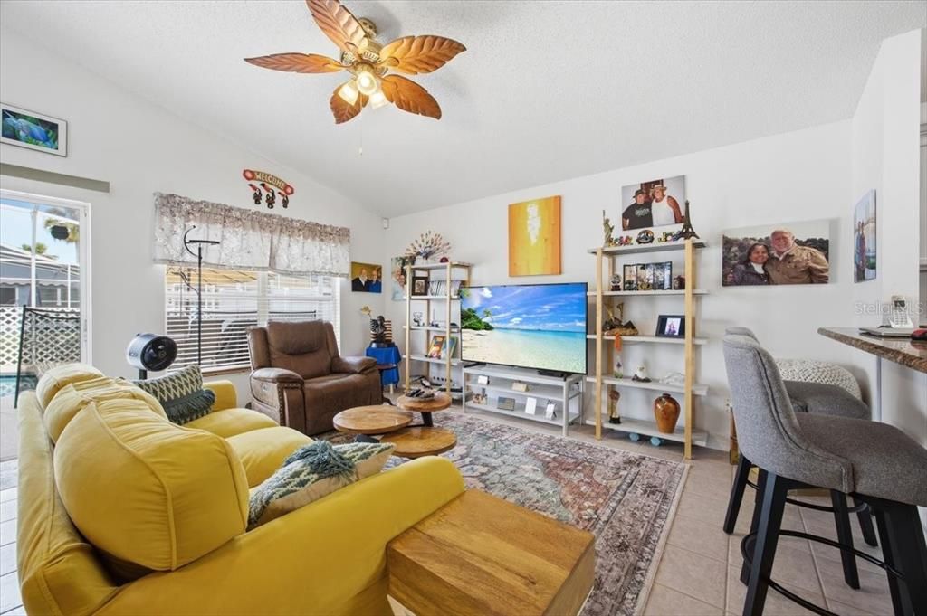 For Sale: $405,000 (4 beds, 3 baths, 1929 Square Feet)
