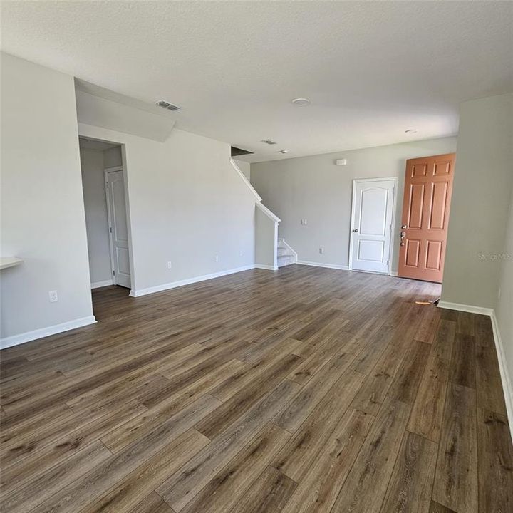 For Rent: $2,800 (4 beds, 2 baths, 1559 Square Feet)