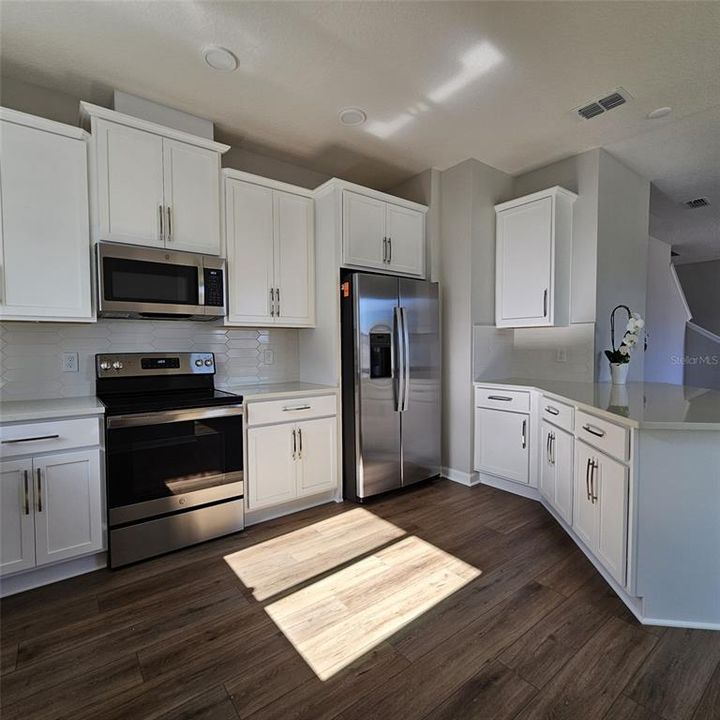 For Rent: $2,800 (4 beds, 2 baths, 1559 Square Feet)